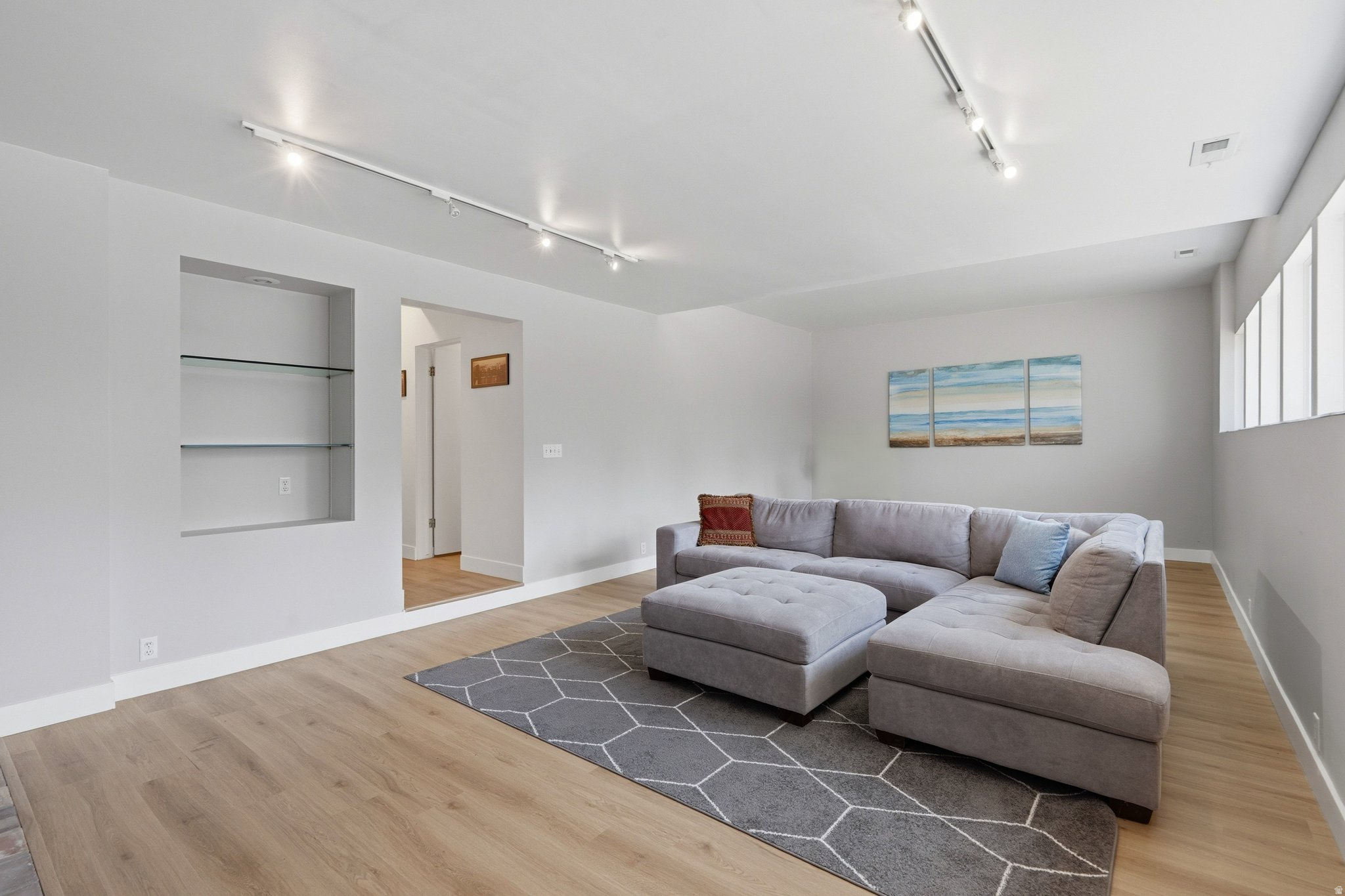 1704 E FORT DOUGLAS CIR