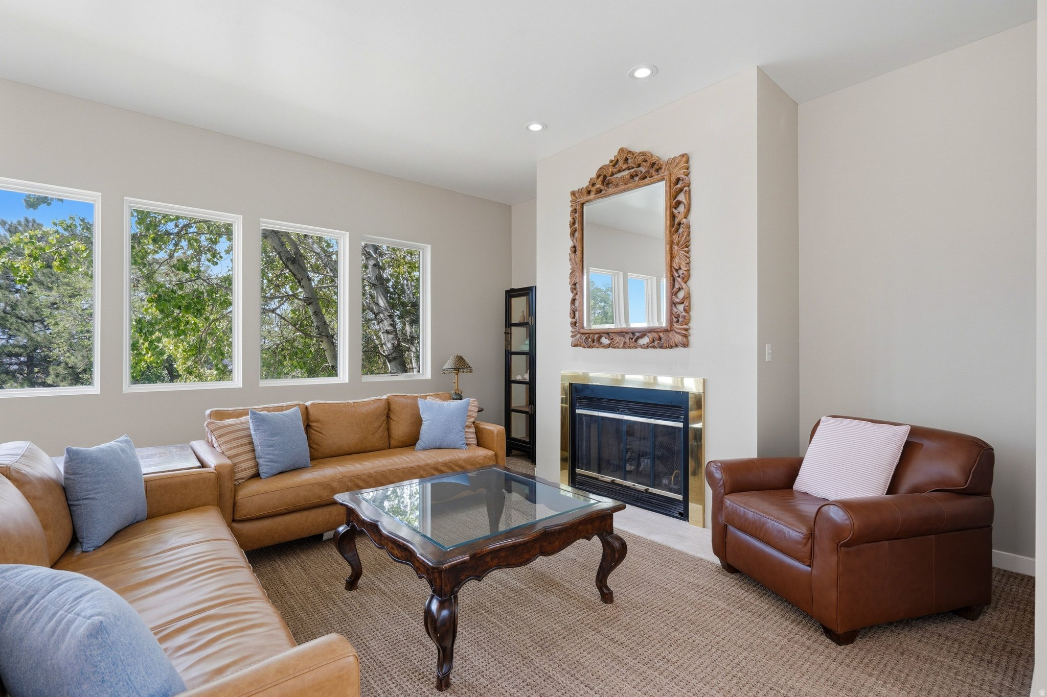 1704 E FORT DOUGLAS CIR
