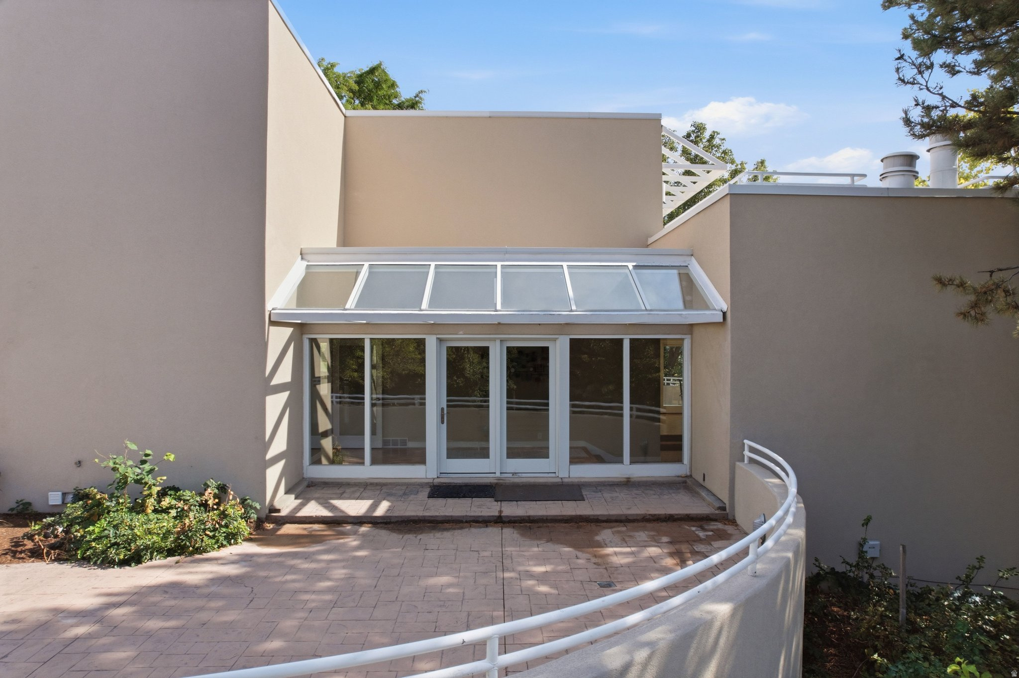 1704 E FORT DOUGLAS CIR