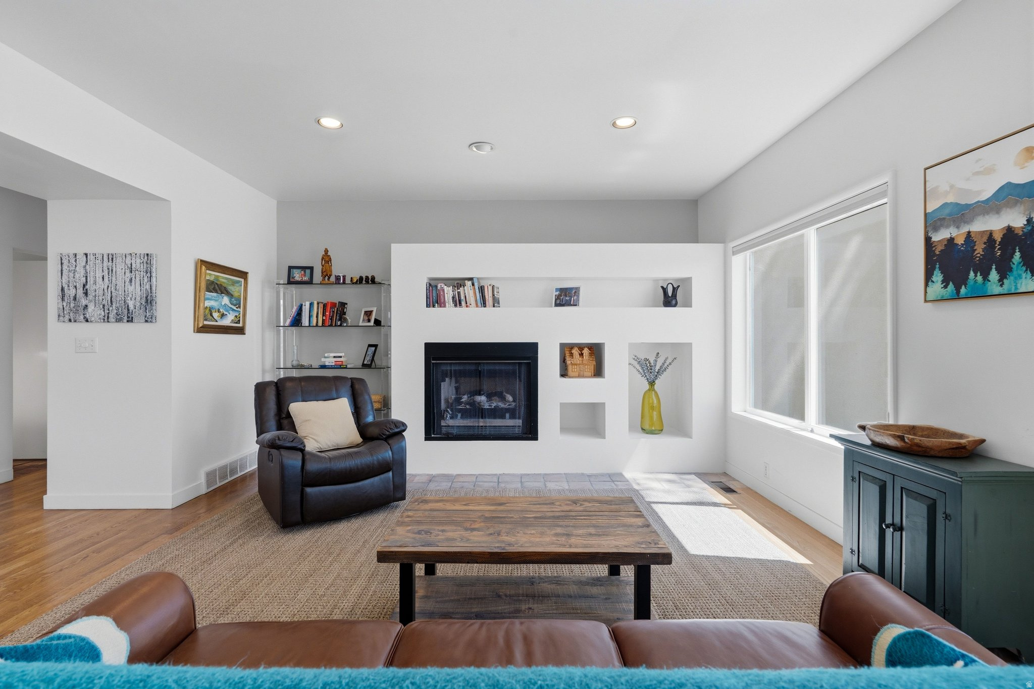 1704 E FORT DOUGLAS CIR