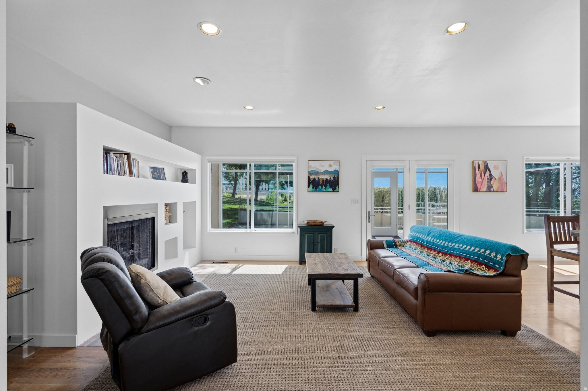 1704 E FORT DOUGLAS CIR