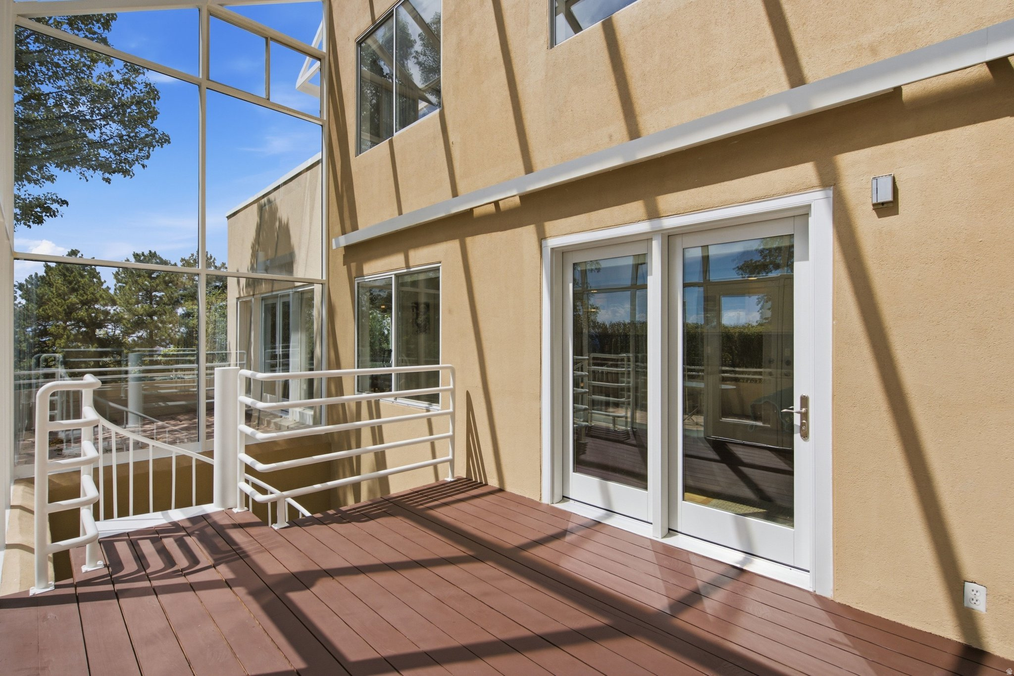 1704 E FORT DOUGLAS CIR