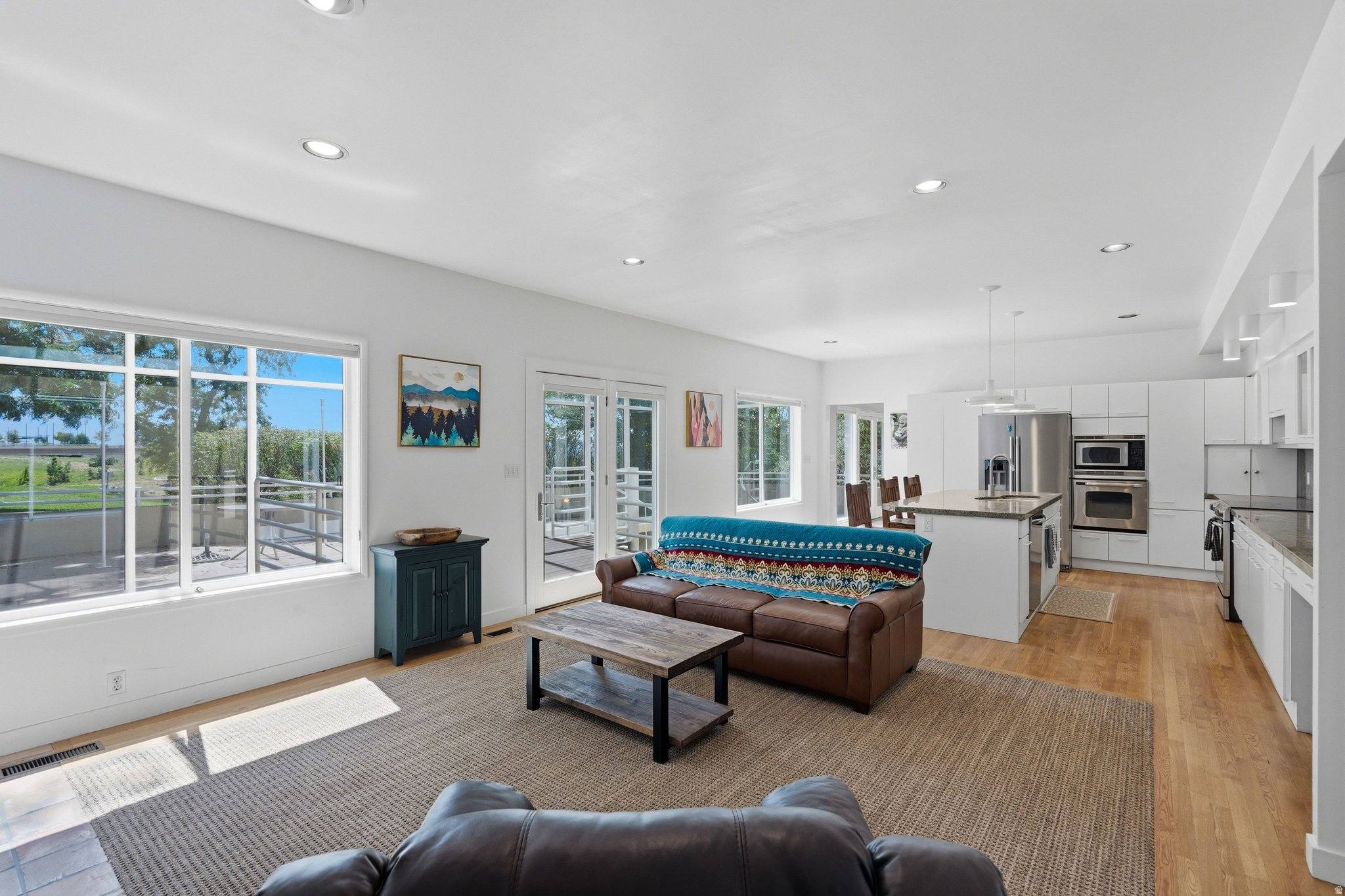 1704 E FORT DOUGLAS CIR