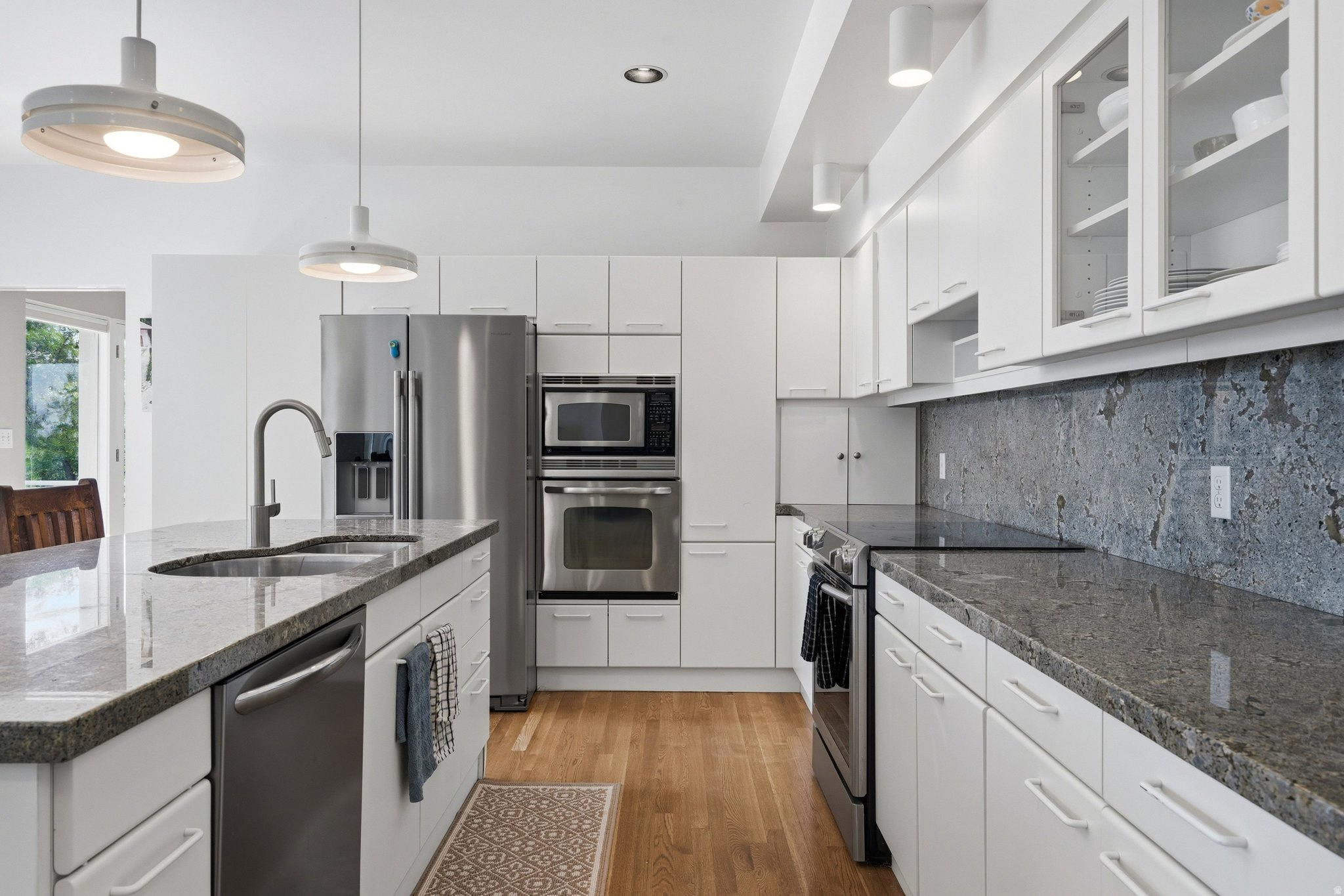 1704 E FORT DOUGLAS CIR