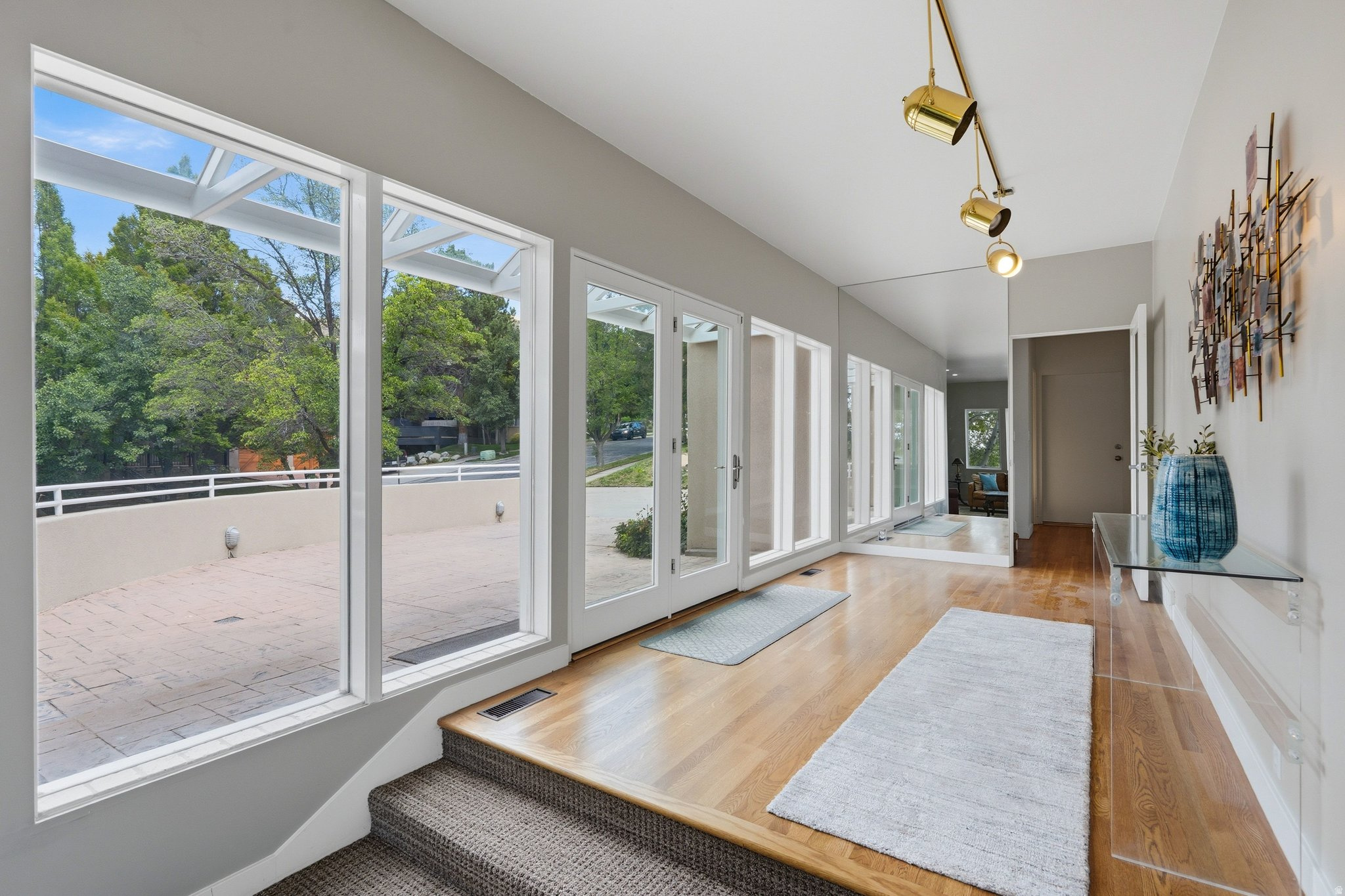 1704 E FORT DOUGLAS CIR