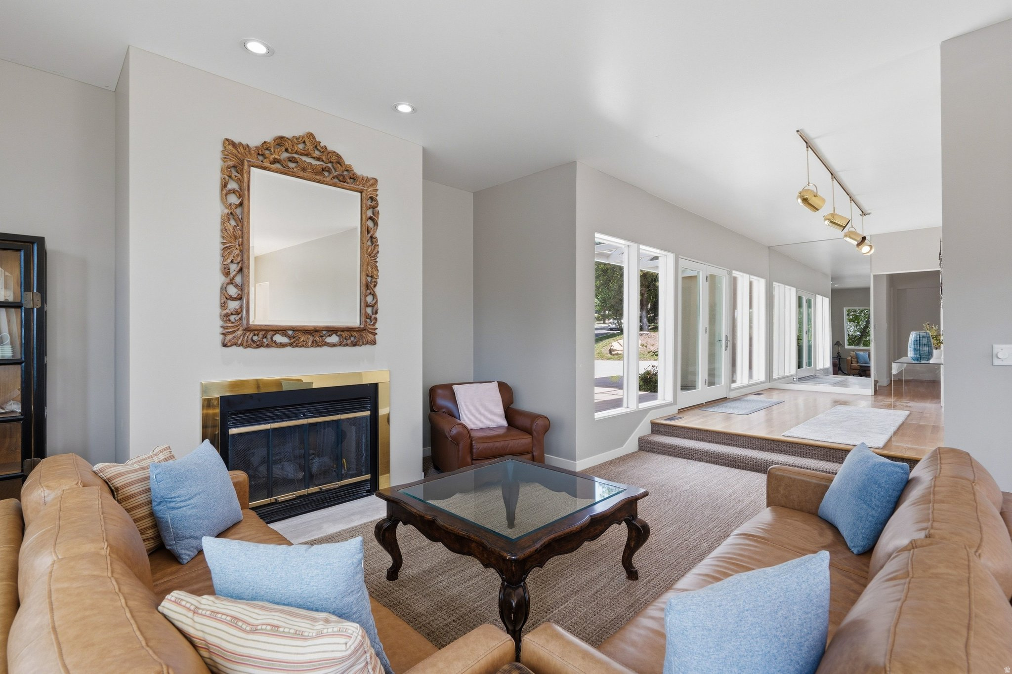 1704 E FORT DOUGLAS CIR