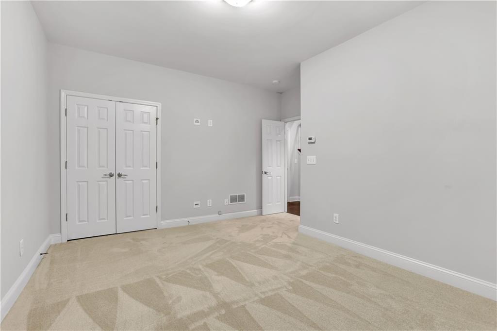 1059 E Paces Court NE