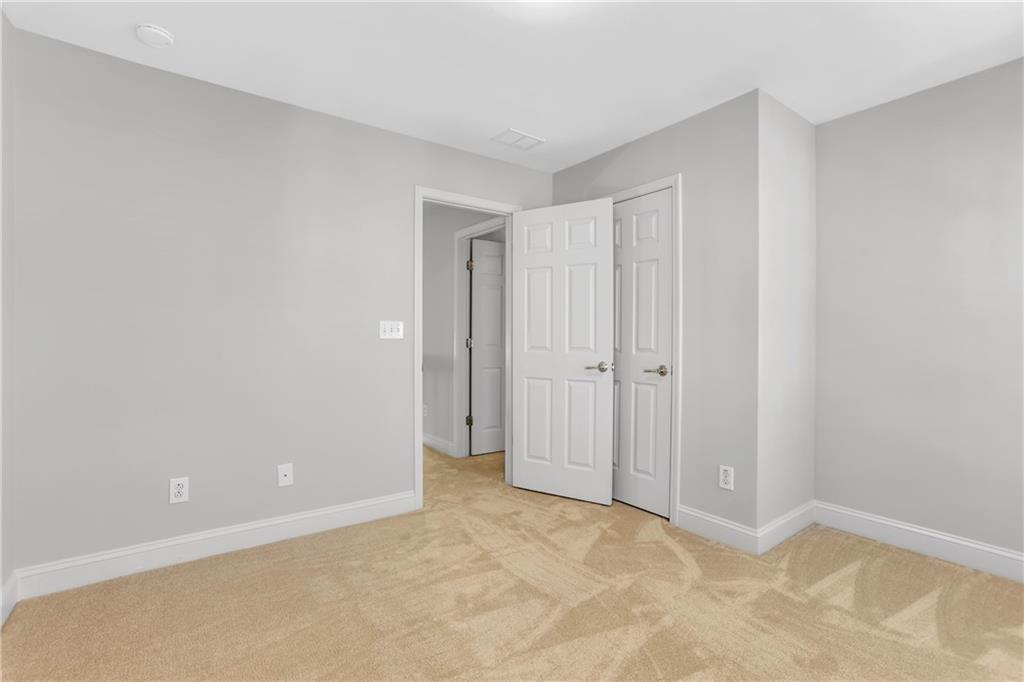 1059 E Paces Court NE