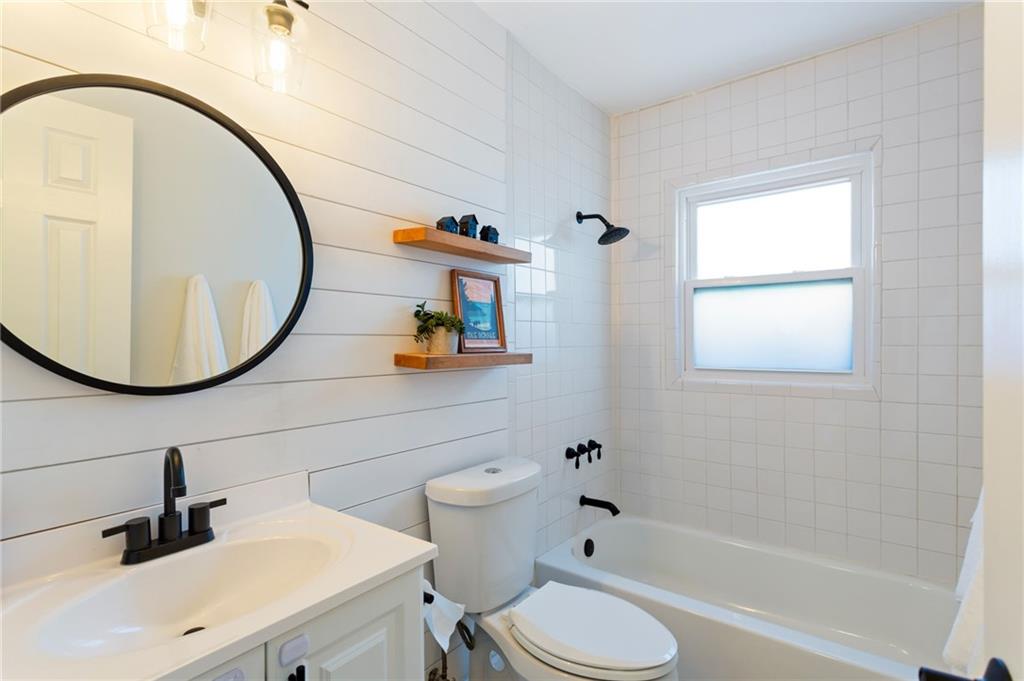 1060 McLinden Avenue SE