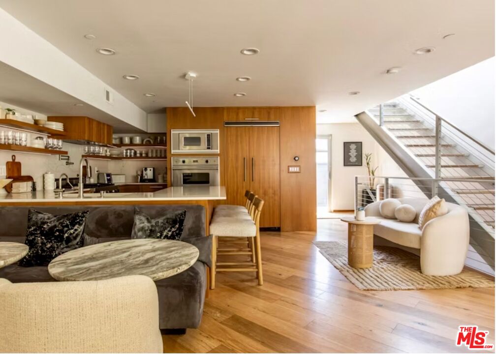 512 Brooks Ave Unit: 6