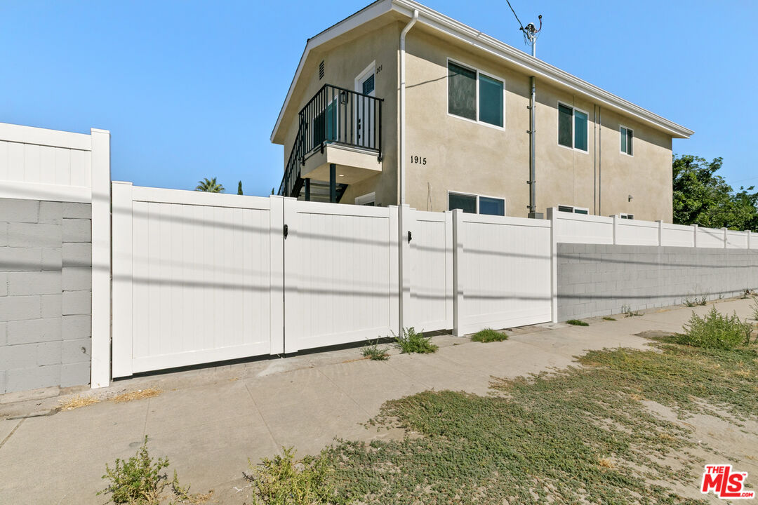 1915 N Manning St Unit: 101