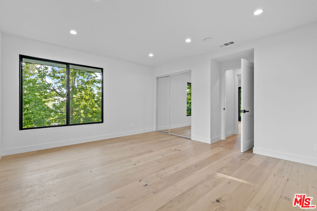 18101 Green Meadow Dr