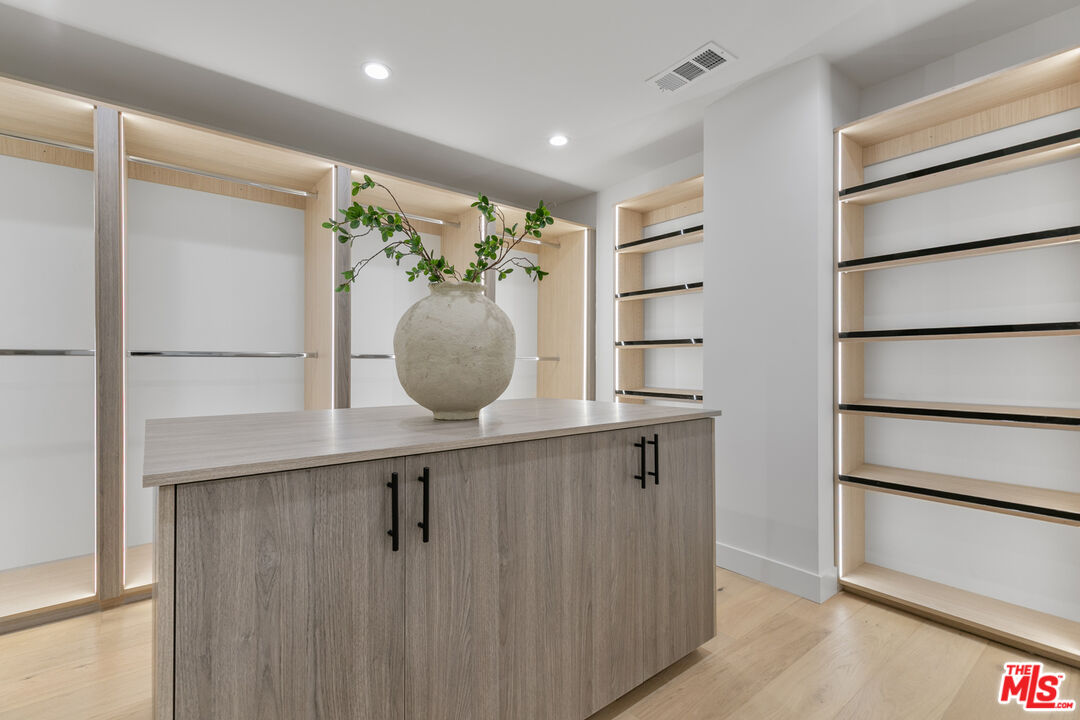 18101 Green Meadow Dr