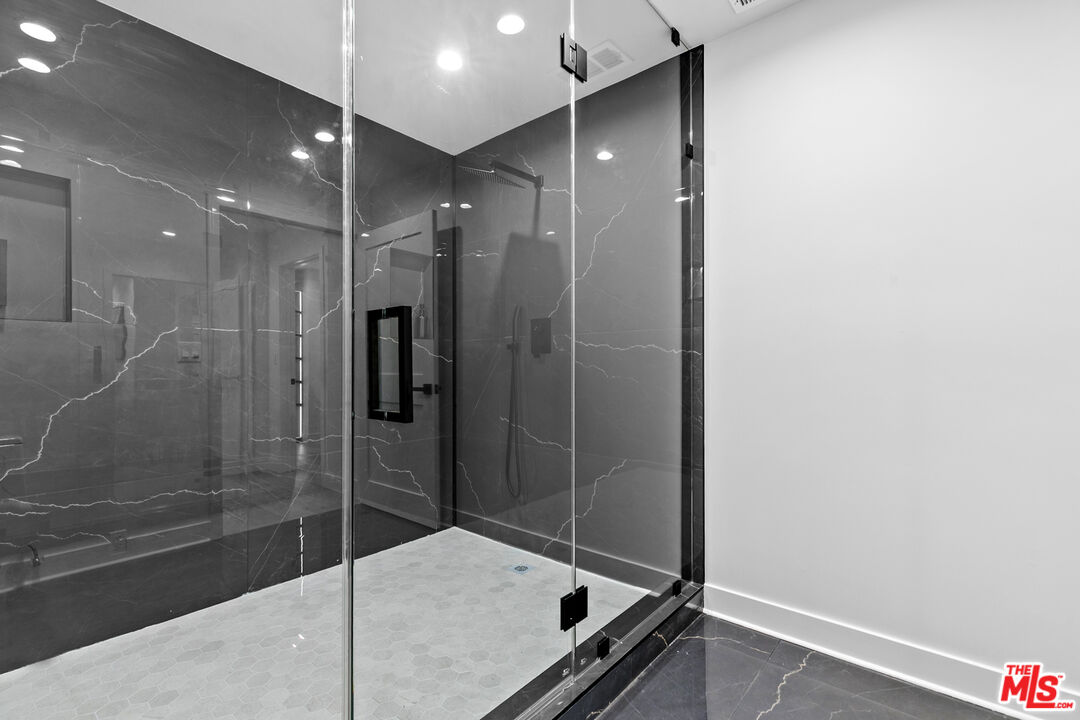 18101 Green Meadow Dr