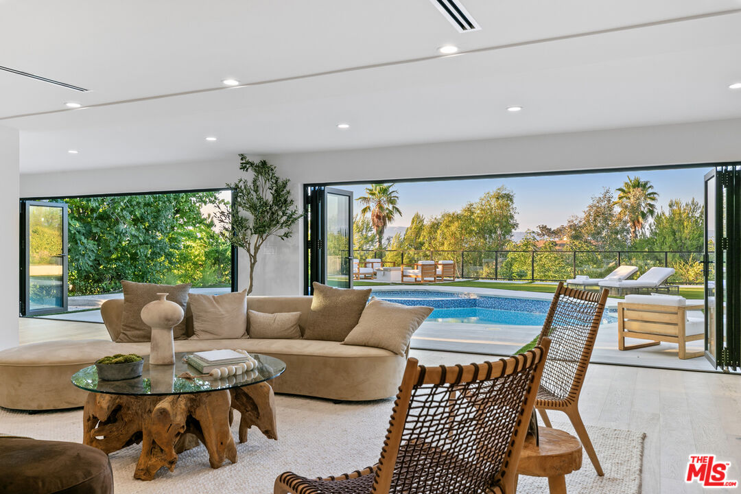 18101 Green Meadow Dr