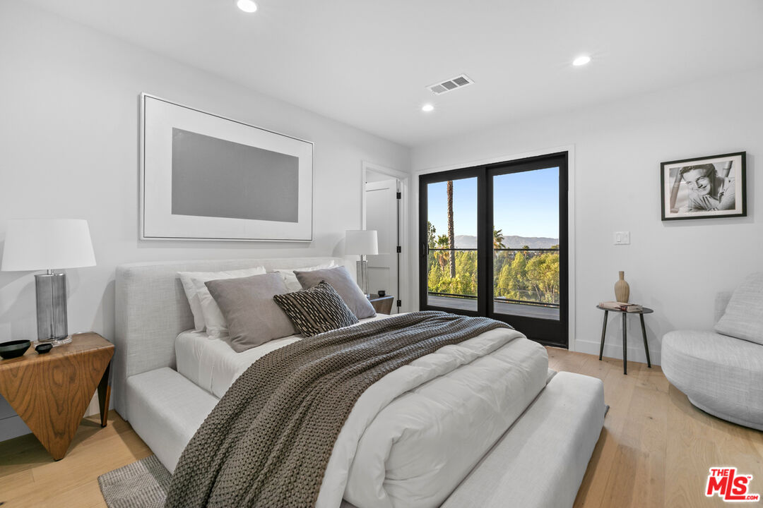 18101 Green Meadow Dr