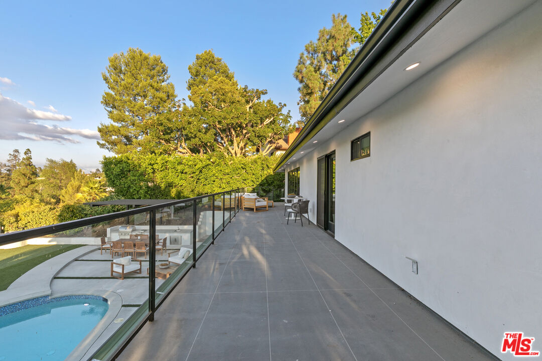 18101 Green Meadow Dr