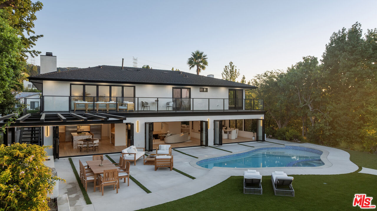 18101 Green Meadow Dr