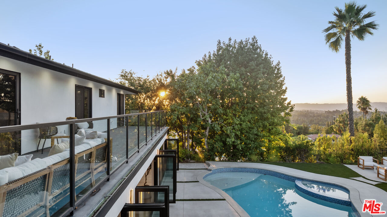 18101 Green Meadow Dr