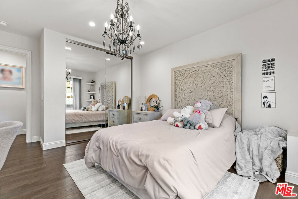 2427 Flintridge Drive