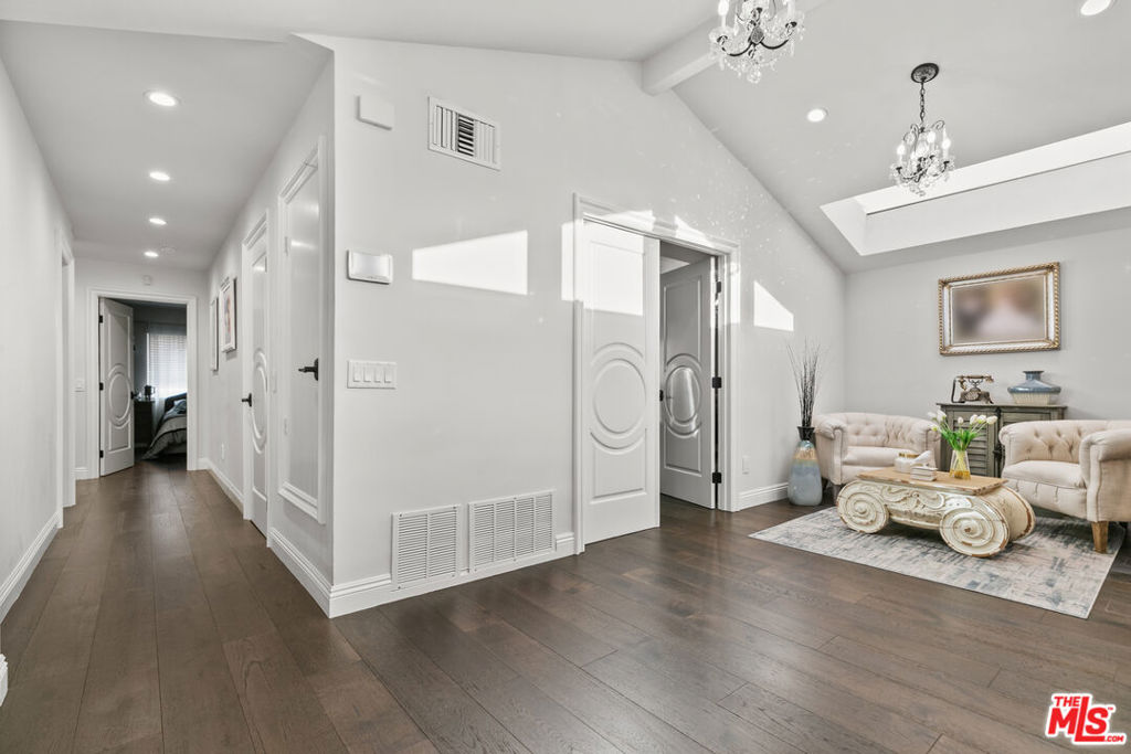 2427 Flintridge Drive