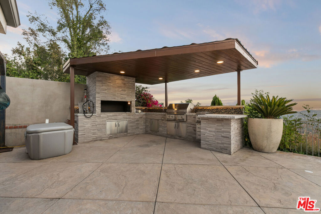 2427 Flintridge Drive