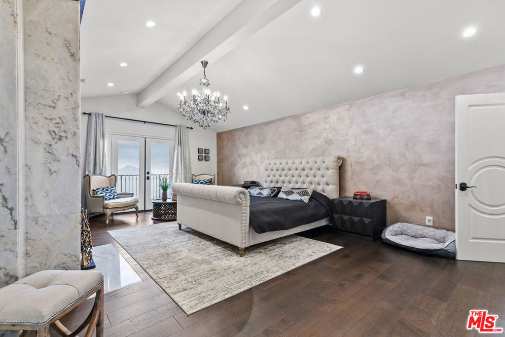 2427 Flintridge Drive