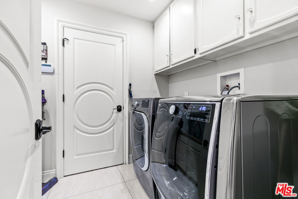 2427 Flintridge Drive