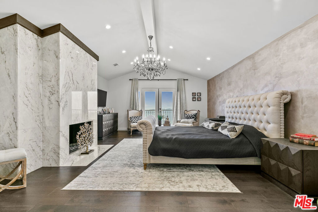 2427 Flintridge Drive