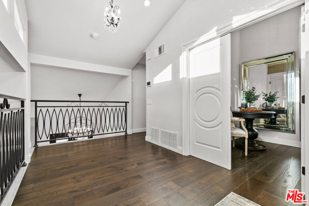 2427 Flintridge Drive