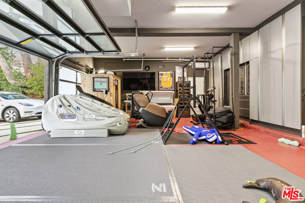 2427 Flintridge Drive