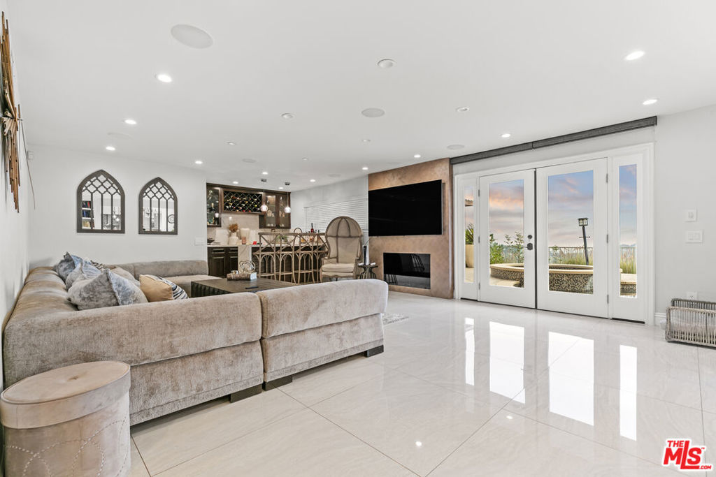 2427 Flintridge Drive