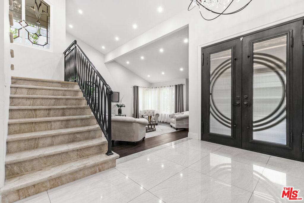 2427 Flintridge Drive