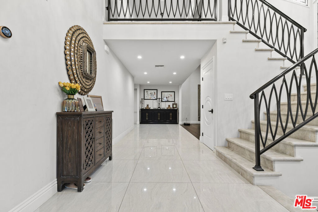 2427 Flintridge Drive