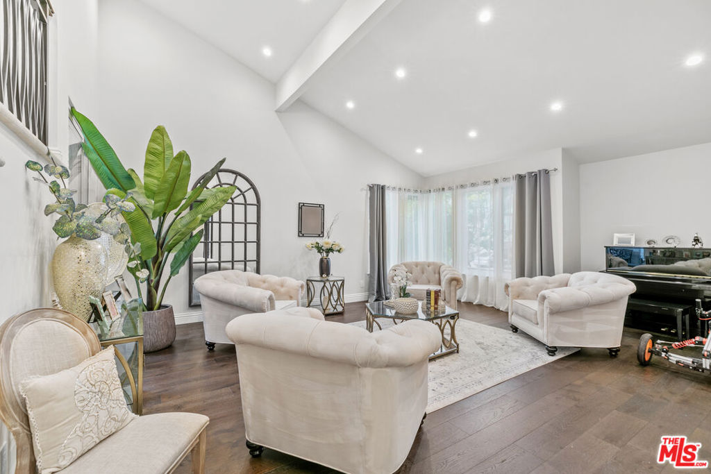 2427 Flintridge Drive