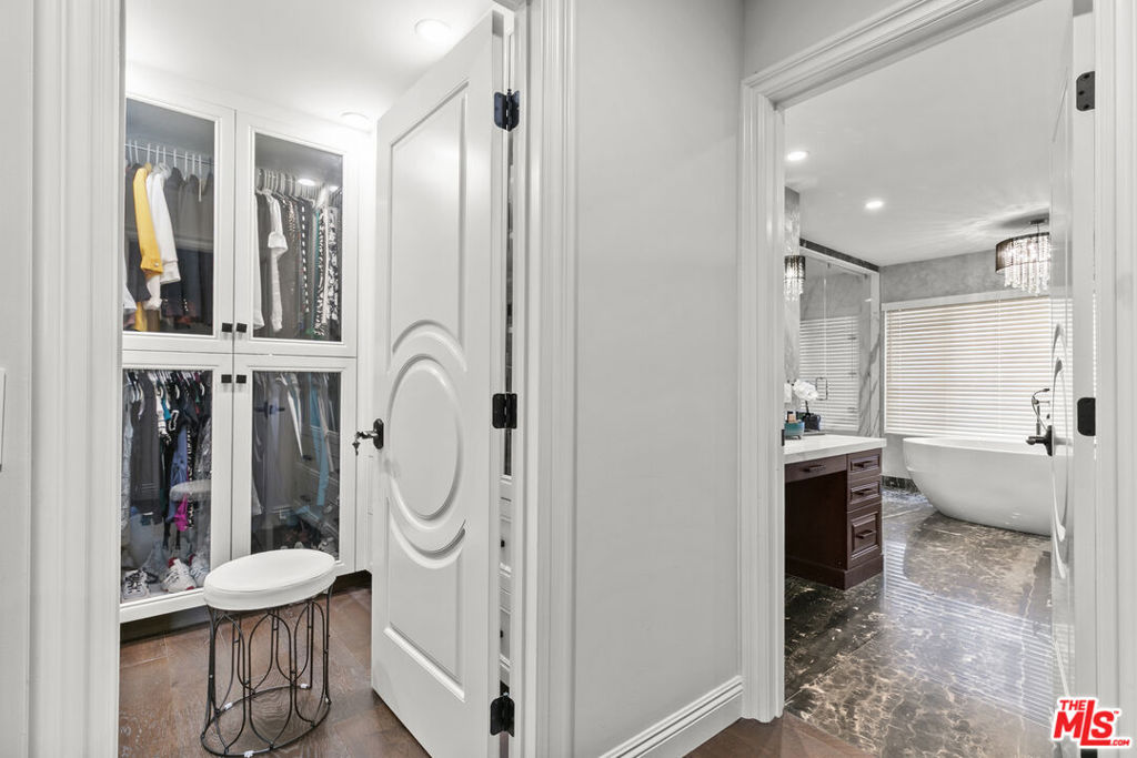 2427 Flintridge Drive