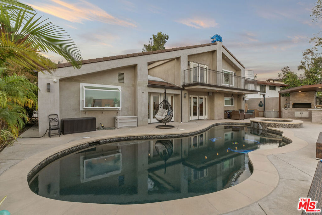 2427 Flintridge Drive