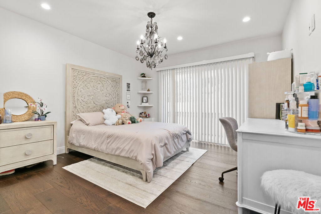 2427 Flintridge Drive