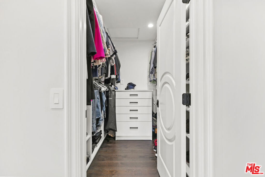 2427 Flintridge Drive