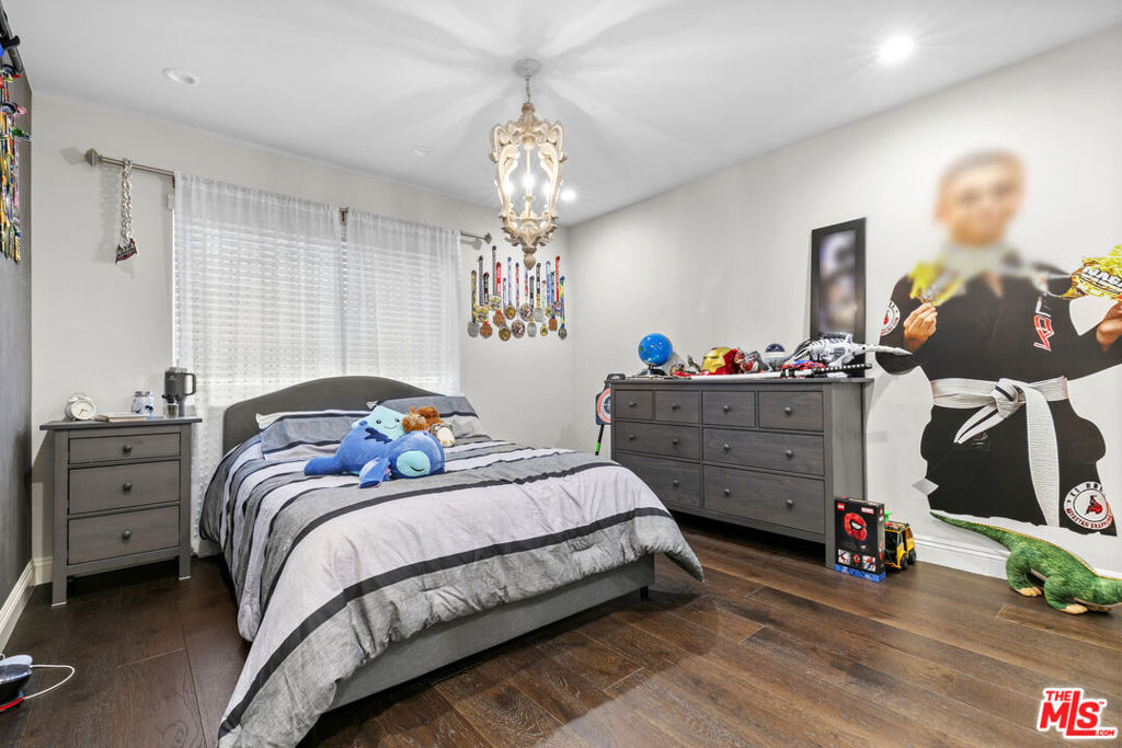 2427 Flintridge Drive