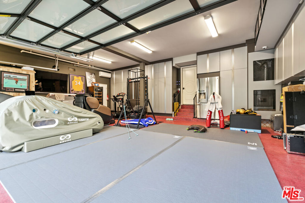 2427 Flintridge Drive