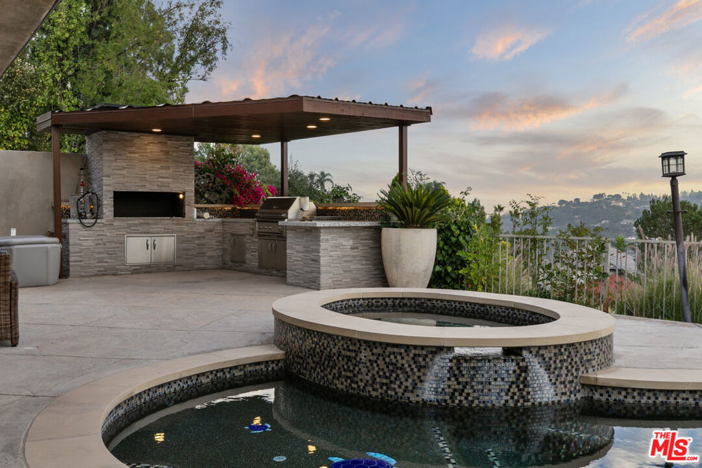 2427 Flintridge Drive