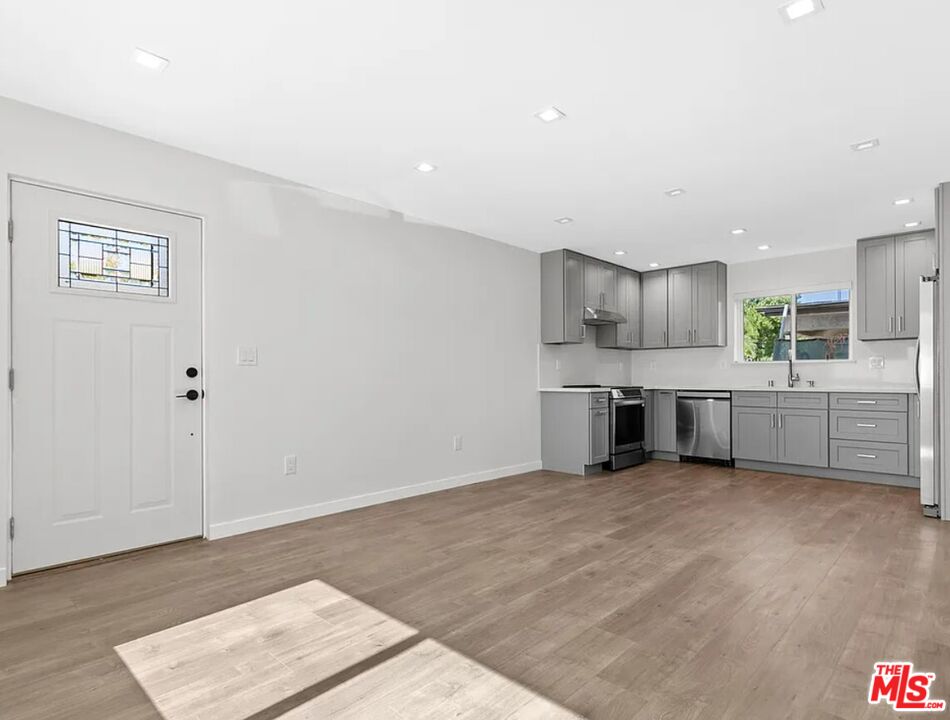 1913 N Manning St Unit: 101