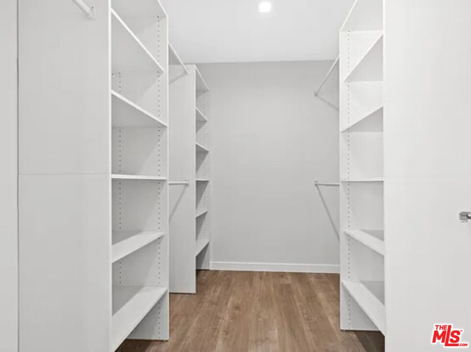 1913 N Manning St Unit: 101