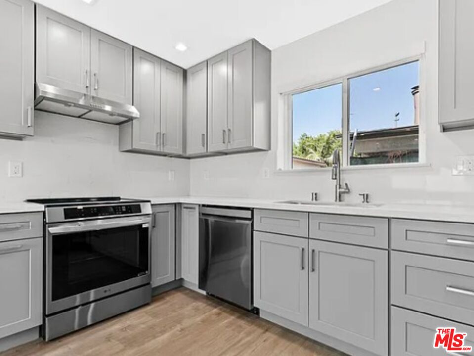1913 N Manning St Unit: 101