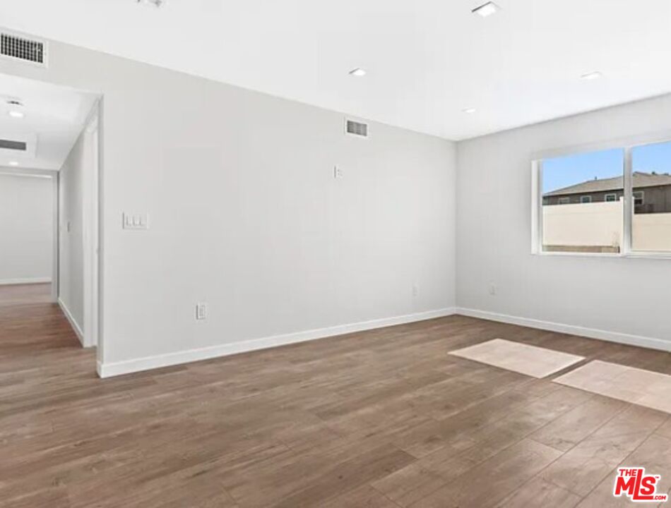 1913 N Manning St Unit: 101