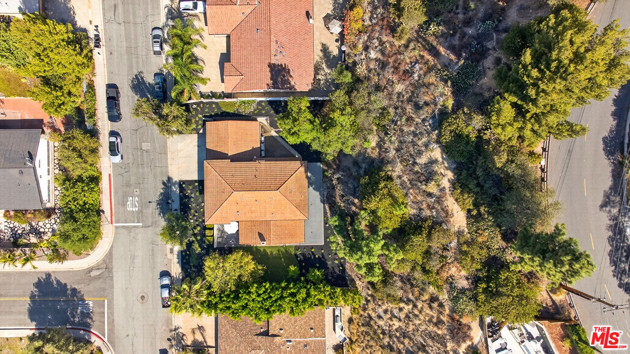 3243 Kirkham Dr