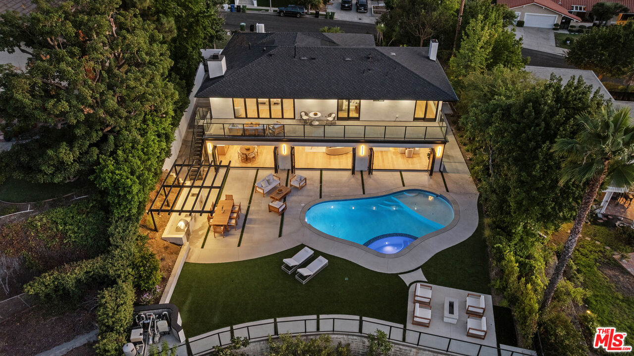 18101 Green Meadow Dr