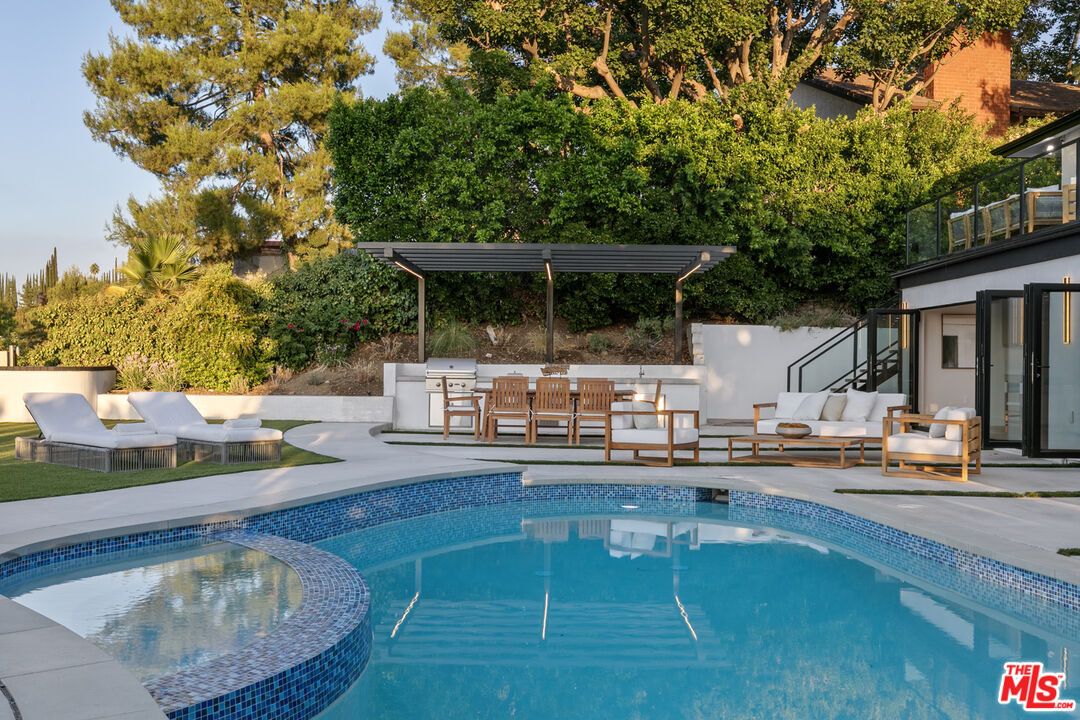 18101 Green Meadow Dr