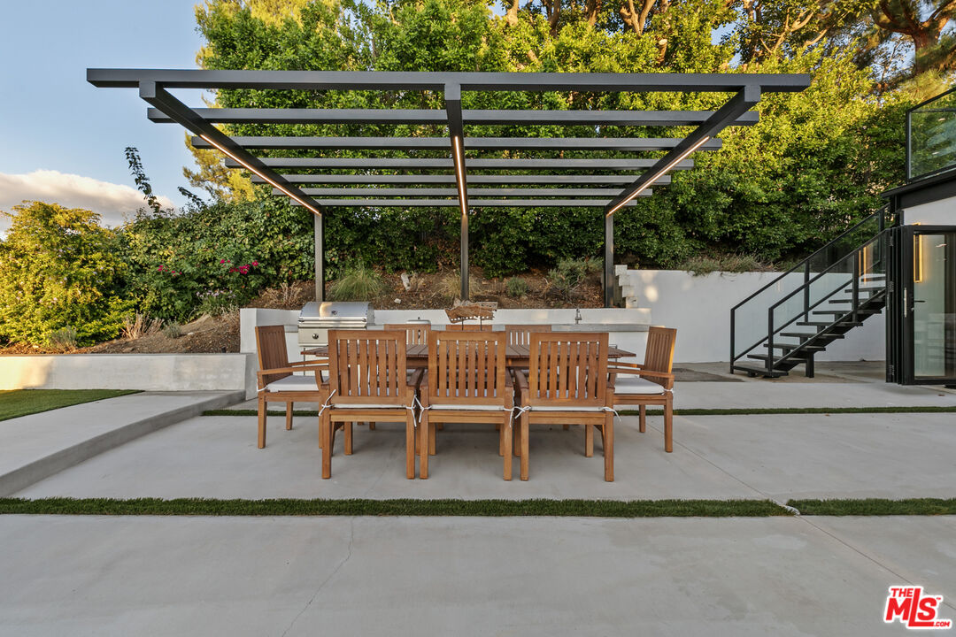 18101 Green Meadow Dr